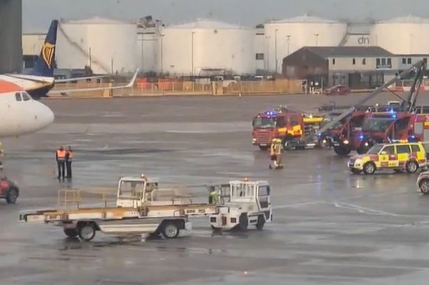 easyjet-flight-evacuation-manchester-airport-30.jpeg