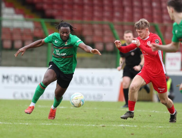 glentoran-f-c-vs-larne-289.jpeg