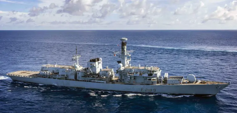 hms-richmond-taiwan-strait-111.webp