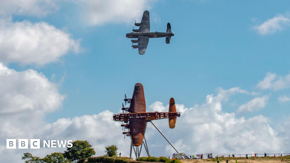 lancaster-bomber-sculpture-233.jpeg