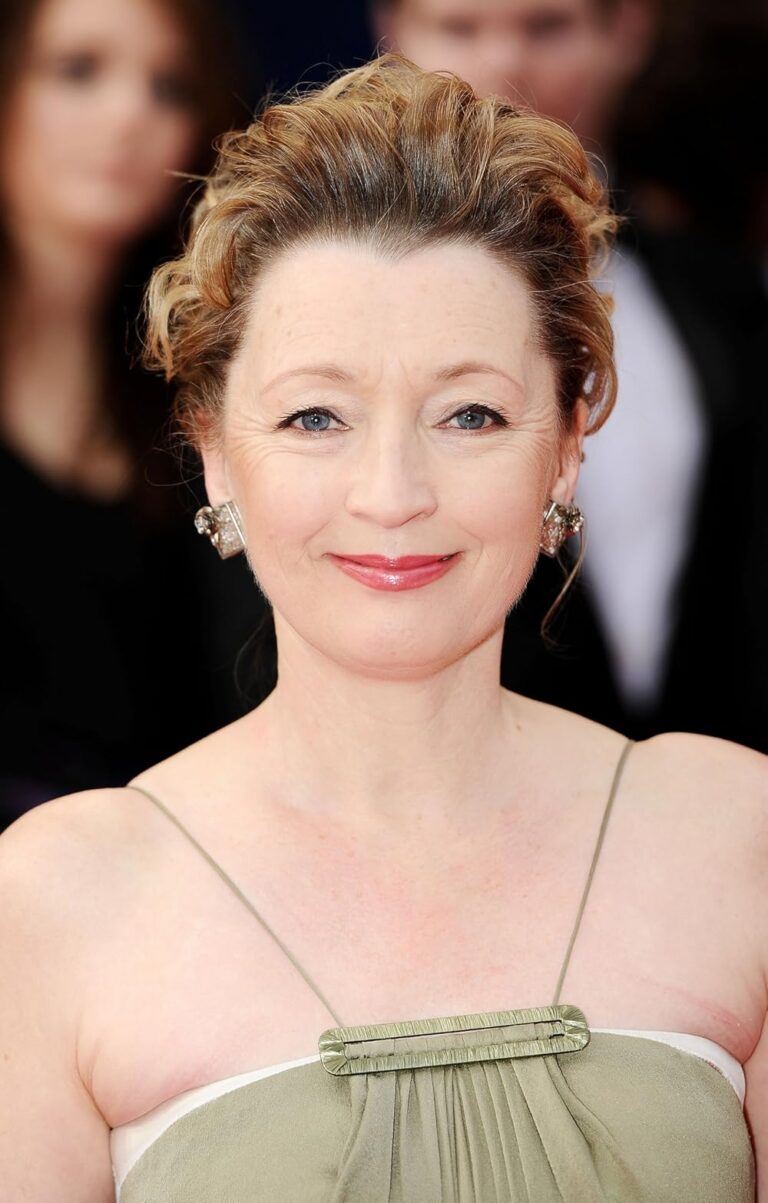 lesley-manville-251.jpeg