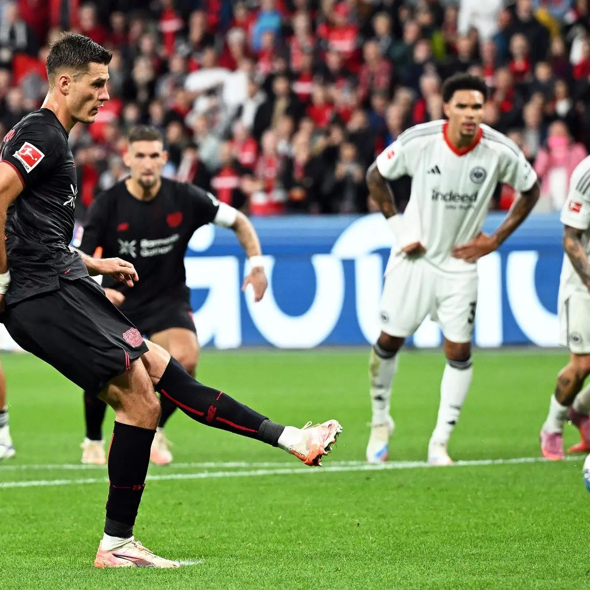 leverkusen-vs-eintracht-frankfurt-127.webp