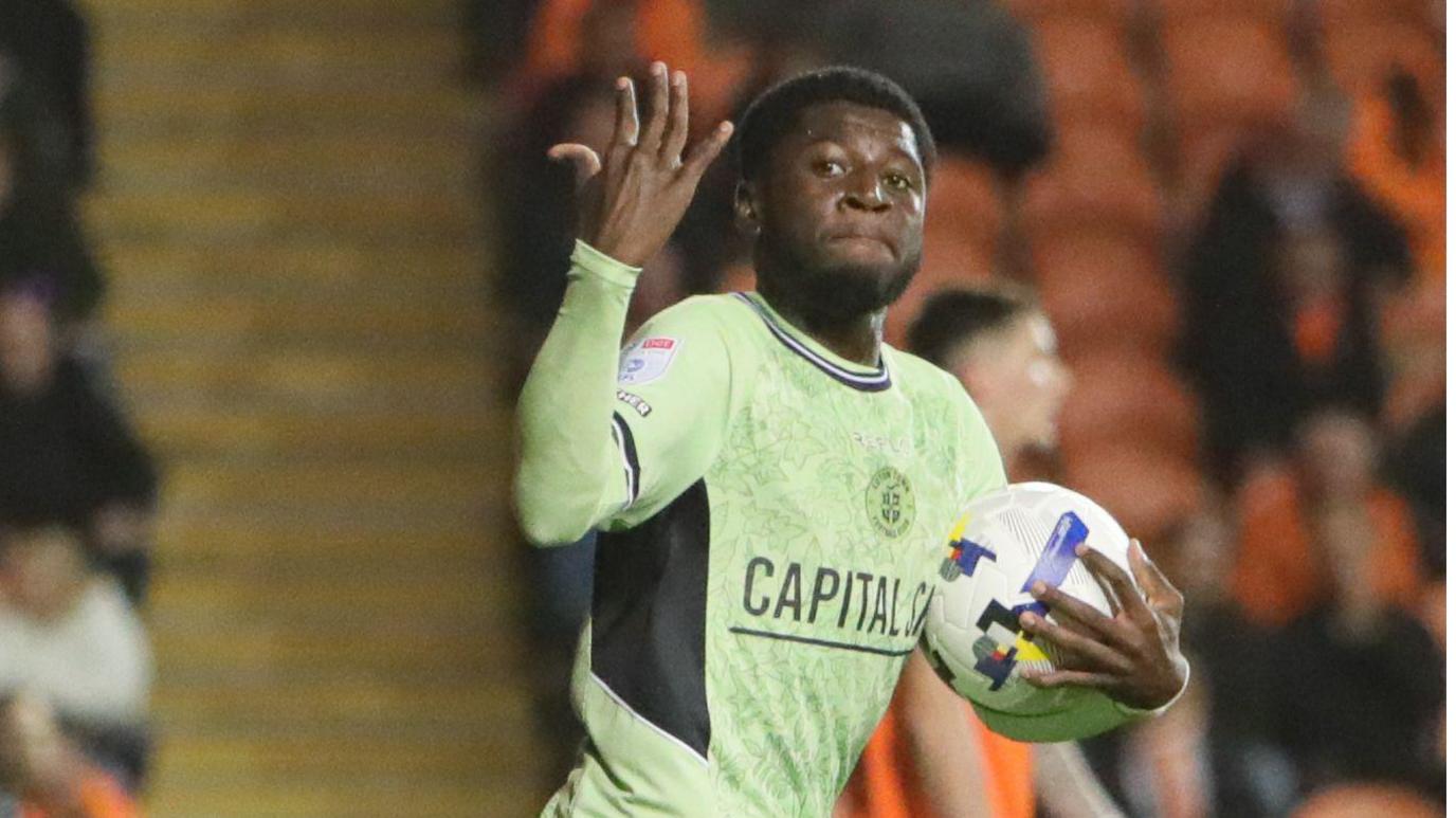 blackpool-vs-luton-town-60.jpeg