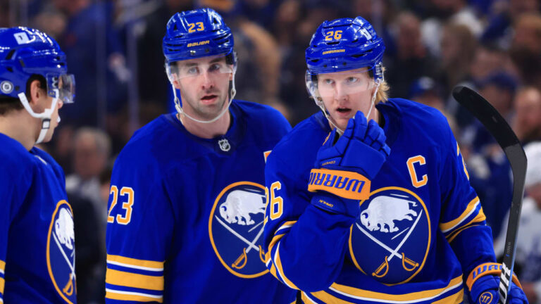buffalo-hockey-player-32.jpeg