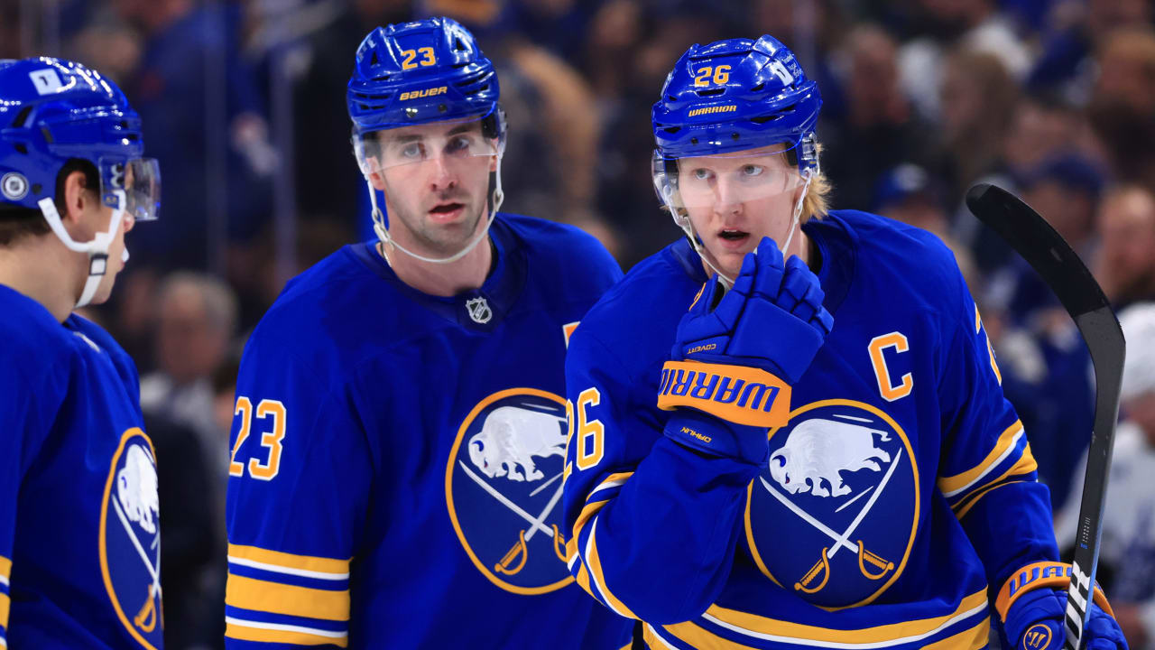 buffalo-hockey-player-32.jpeg