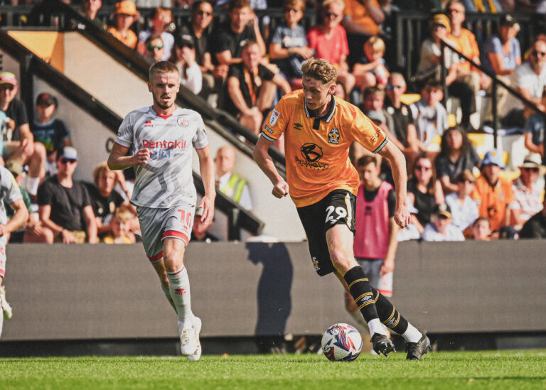 cambridge-united-vs-crawley-town-73.jpeg