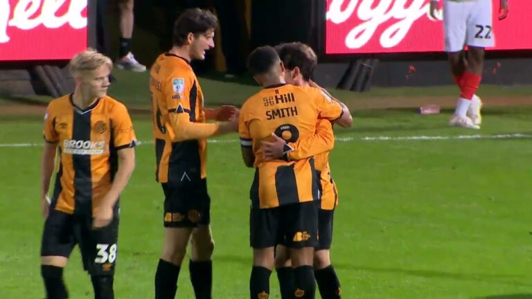 cambridge-united-vs-luton-town-54.jpeg