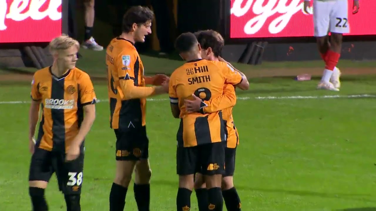 cambridge-united-vs-luton-town-54.jpeg