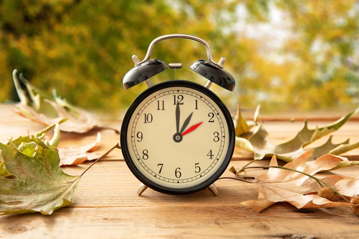 clocks-go-back-2025-120.webp