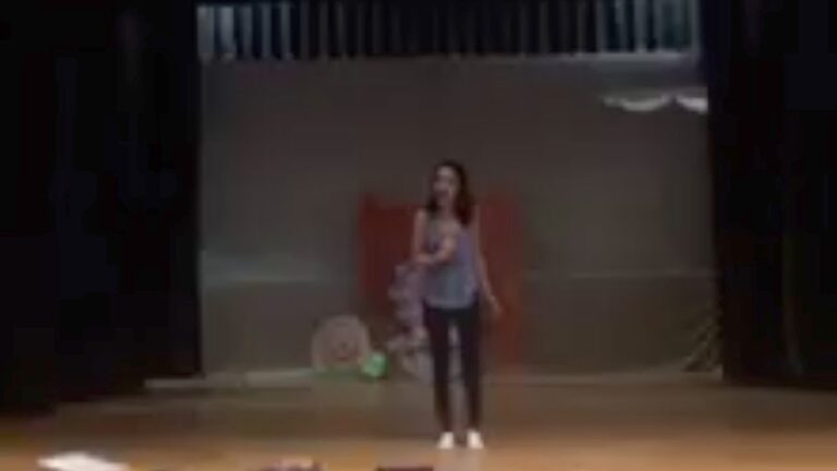 rachel-zegler-15.jpeg