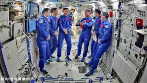 chinese-astronauts-stranded-27.jpeg