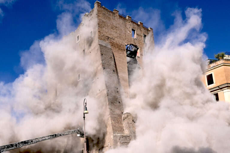 medieval-tower-collapse-in-rome-45.jpeg