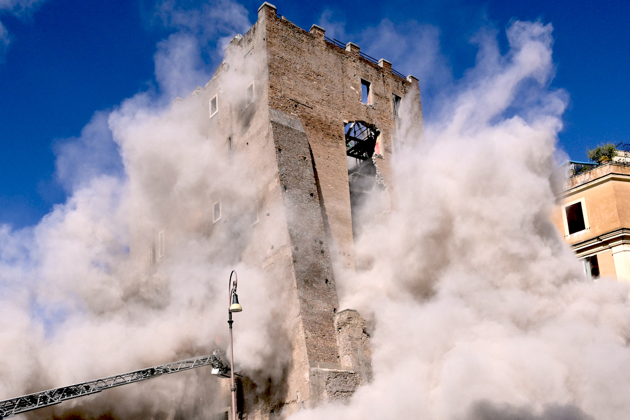 medieval-tower-collapse-in-rome-45.jpeg