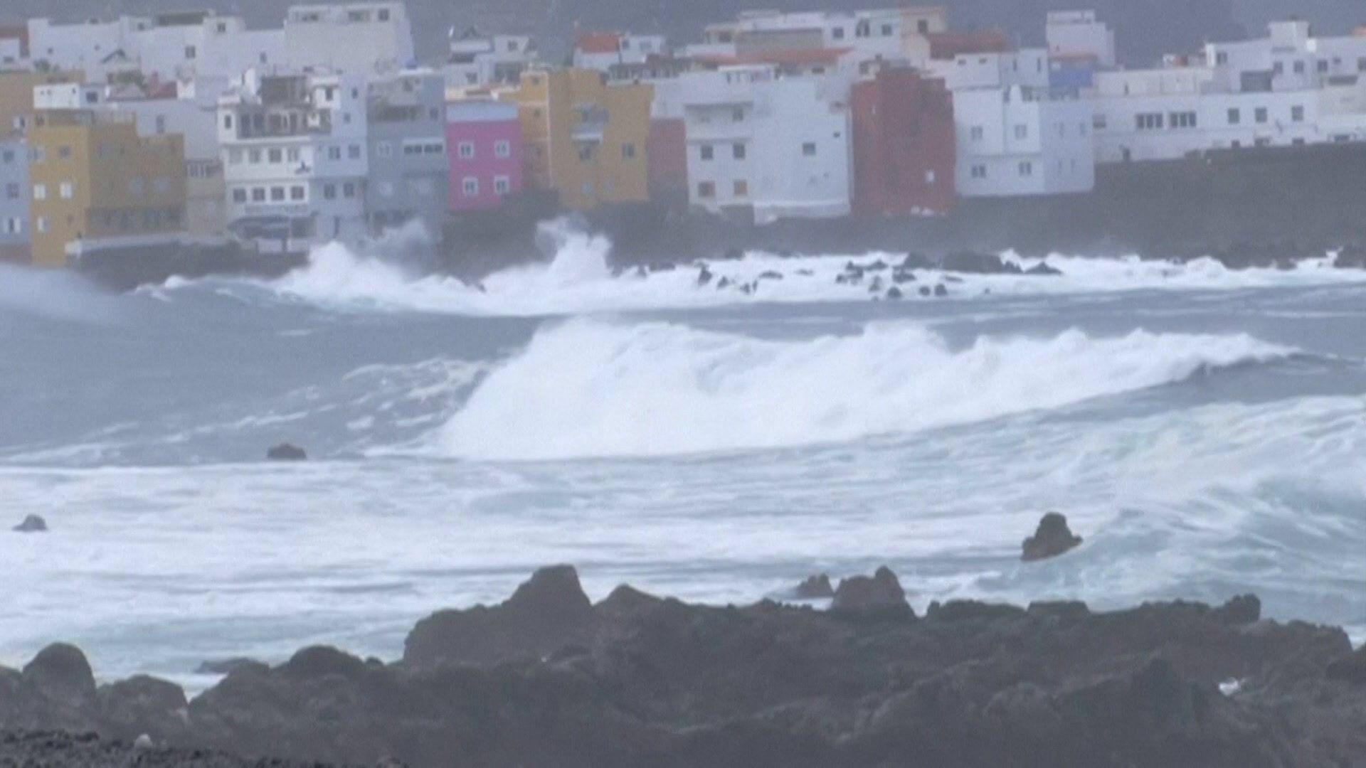 tenerife-tidal-surge-10.jpeg