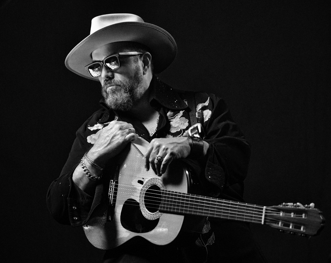 the-mavericks-raul-malo-12.png