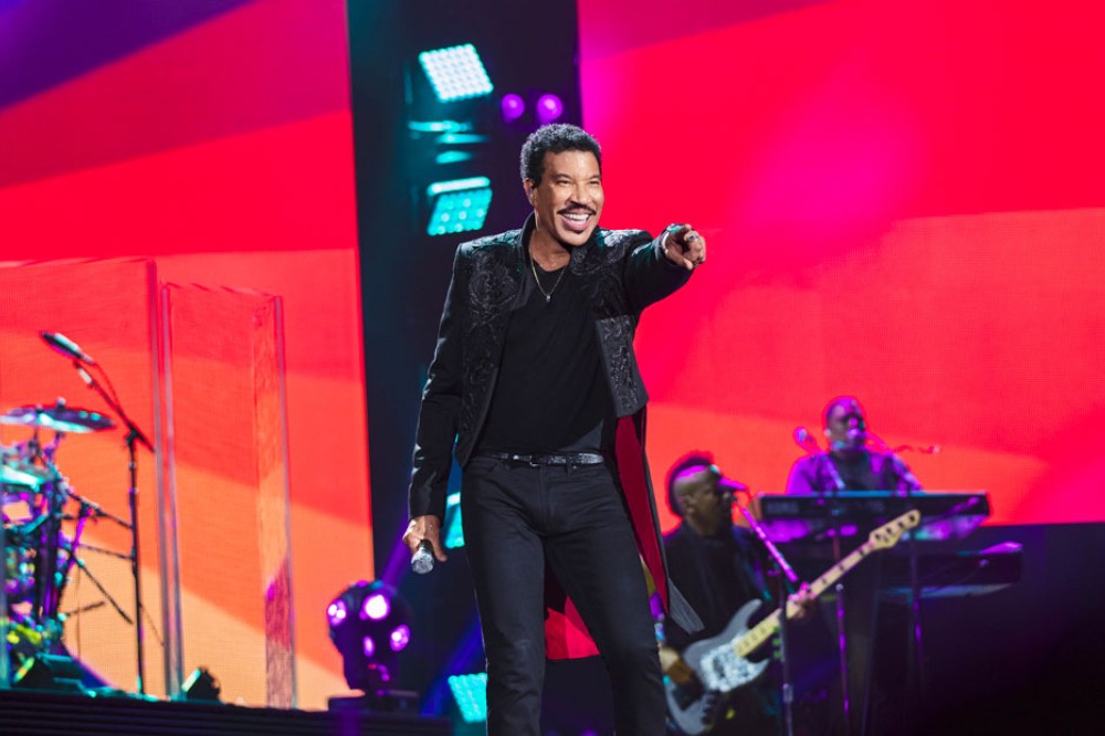 lionel-richie-690.jpeg
