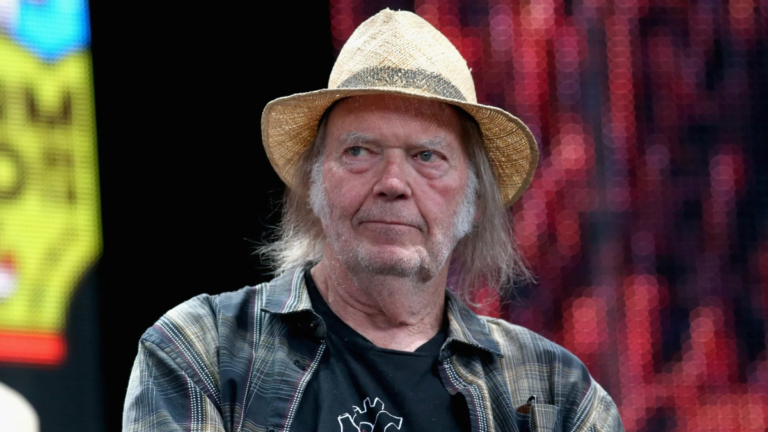 neil-young-140.webp
