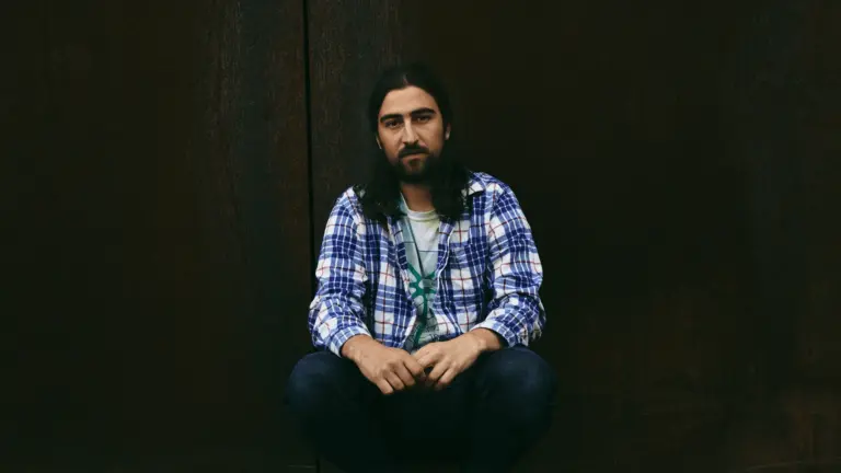 noah-kahan-33.webp