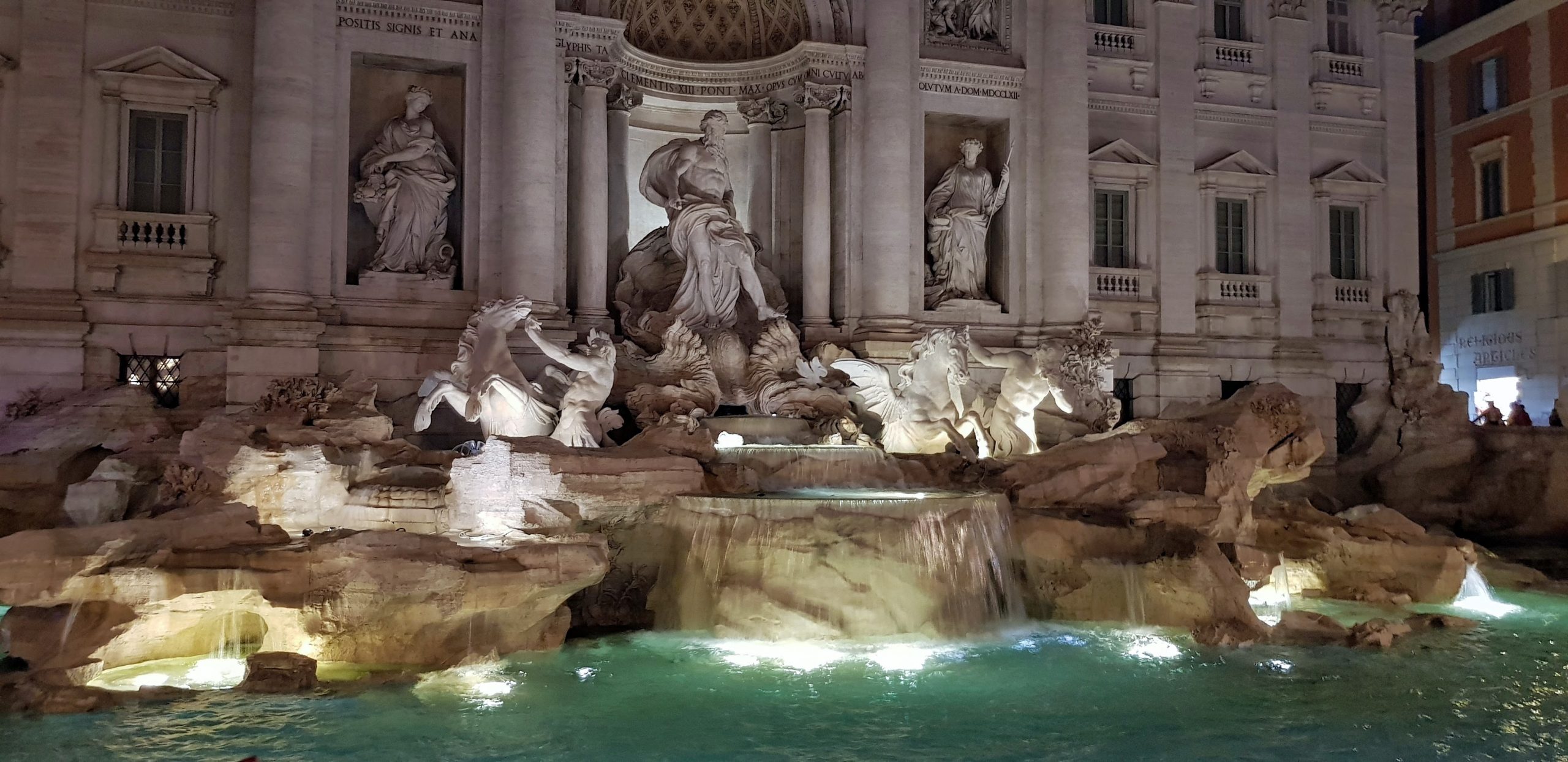 trevi-fountain-146.jpeg