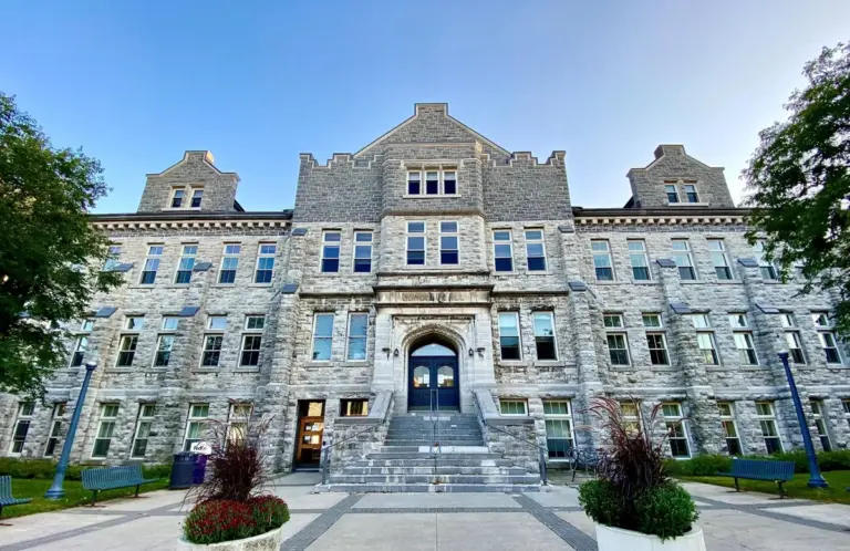 queens university — US news