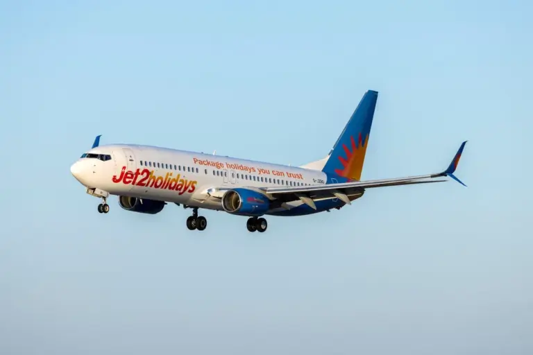 boy calms unruly passenger — US news