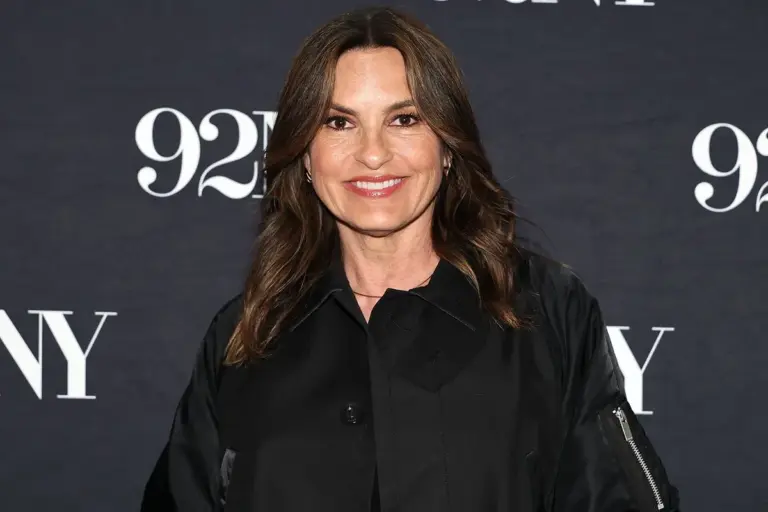 mariska hargitay debuts new bob haircut for broadway role — US news